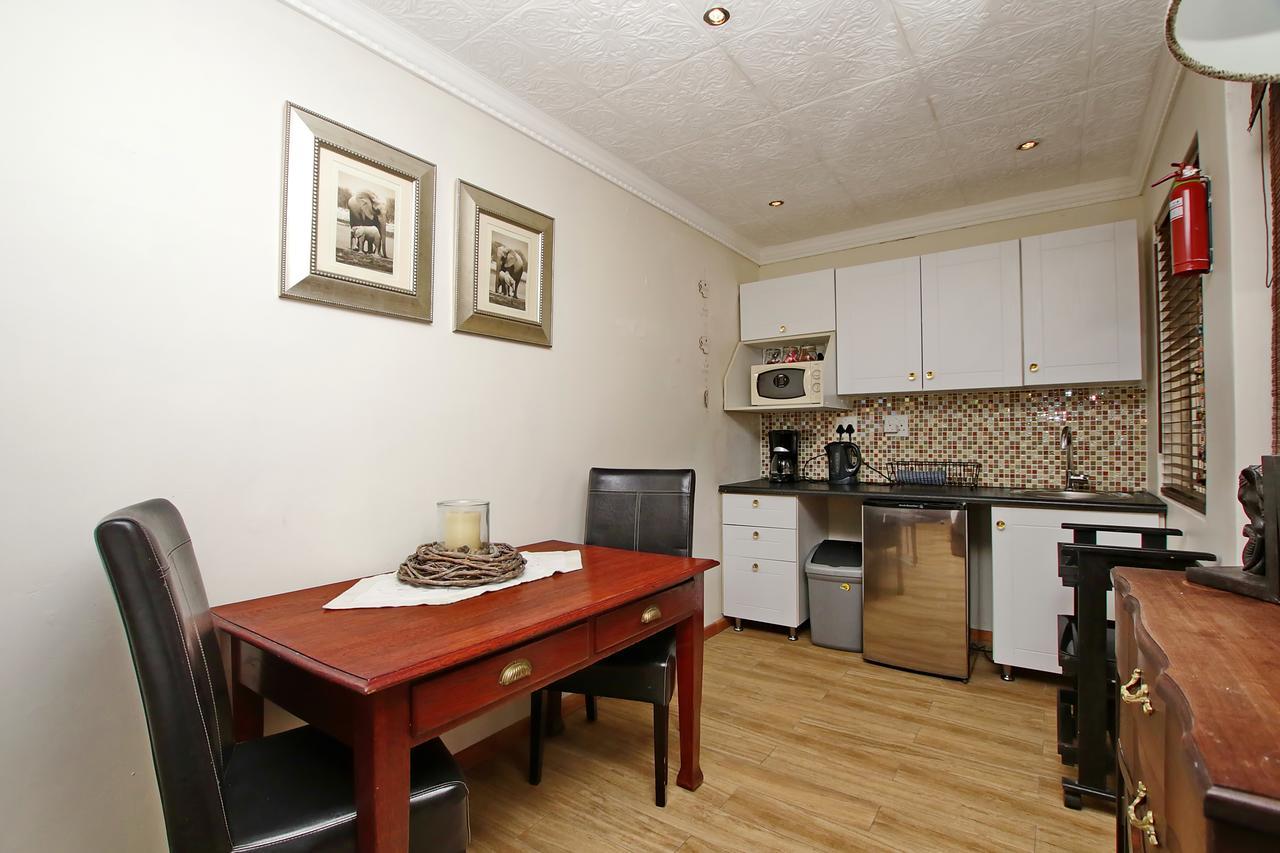 Arum Place Guest House Йоханесбург Екстериор снимка