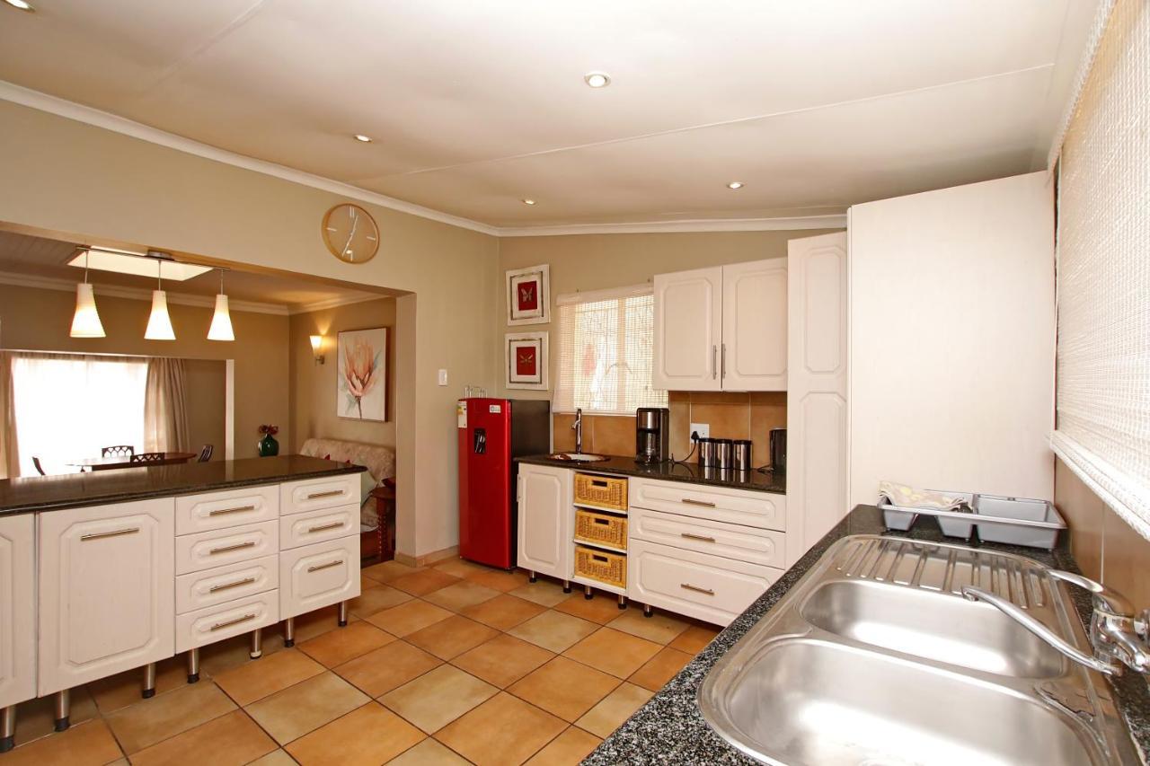 Arum Place Guest House Йоханесбург Екстериор снимка